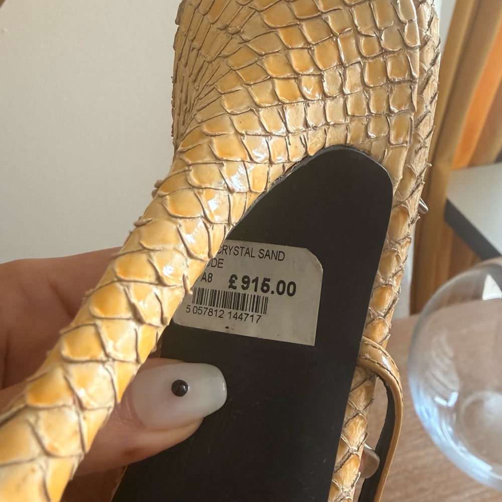 Elegant Gold and Black Women's Heels - Picture 8 of 10